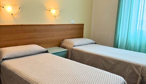 Standard Room, 2 Twin Beds, Partial Sea View