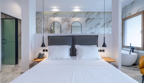 Deluxe Suite, 1 Queen Bed, Hot Tub, Sea View