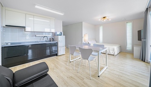 Basic Room, 1 Bedroom (PoolVilla 103)