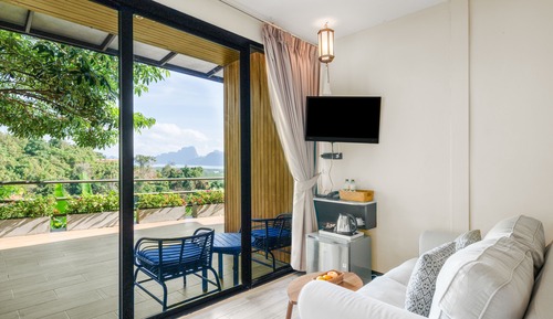 Deluxe Room, 1 King Bed, Non Smoking, Sea View