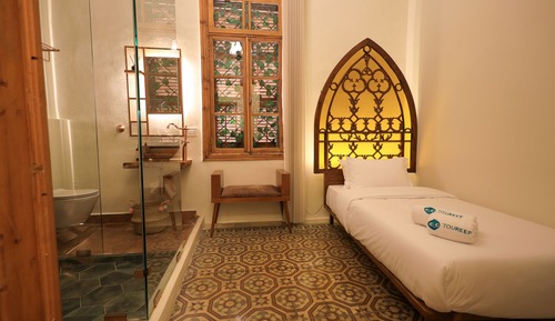 Room 5 L2: Al hawr al aetyq