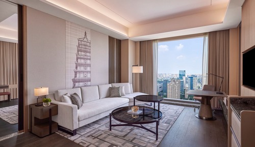 Executive Suite, 1 King Bed, Non Smoking, City View