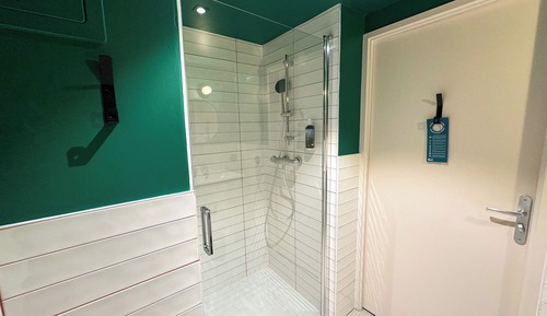 Large Comfort Studio, 2 single beds and 1 truckle bed