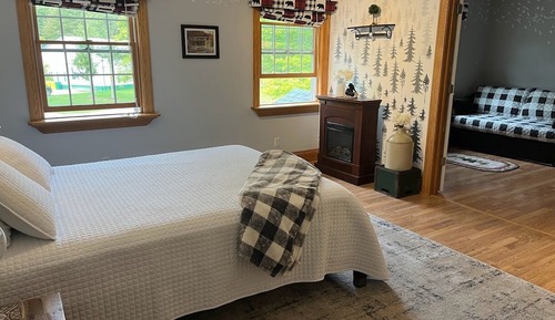 Signature Suite, 1 King Bed with Sofa bed, Garden View