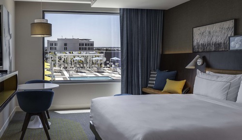 Room, 1 King Bed, Accessible, Pool View (Roll-In Shower)