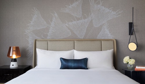 Classic Room, 1 King Bed, Accessible Bathtub (Mobility)