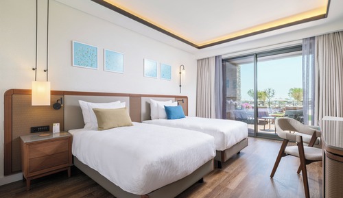 Deluxe Family Suite Swim-Up Sea Side (Family Zone)