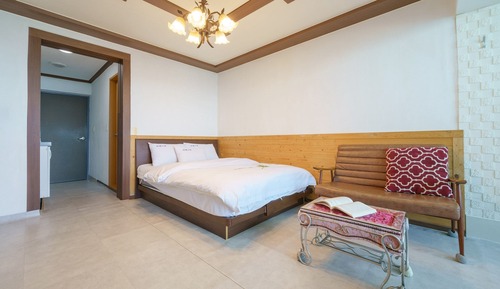 Basic Room, 1 Bedroom (105 Violet)