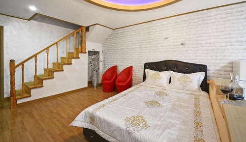 Basic Room, 1 Bedroom (Lavender 209)