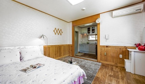 Room (301 Campanula)