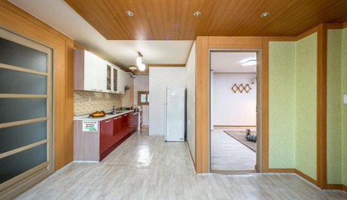 Room (203 Dandelion)