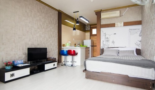 Room (Flower Saem 108)