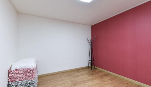 Room (Oak tree (Unshared House))