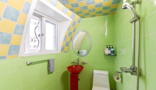 Room (Two stars (private house 2 adults can)