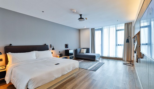 Deluxe King Room
