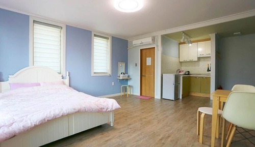 Room (Almond Bonbon)