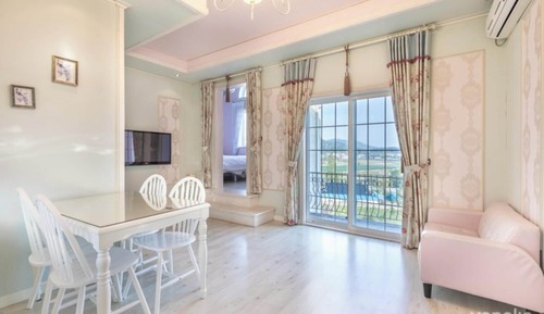 Room (Misty Blue (2F))