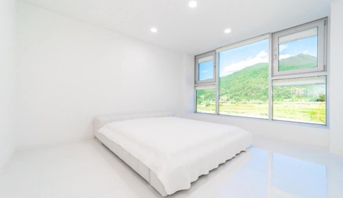 Room (Family 101 (Ondol Group Room))