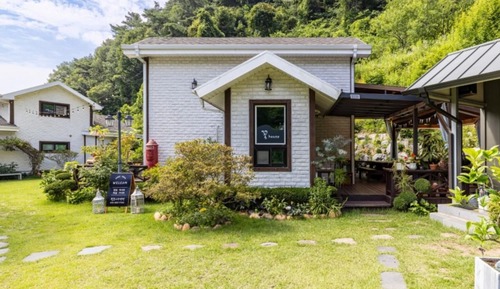 Room (Flower House (Unshared House))