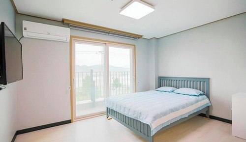 Room (Room 201 (Ocean View))