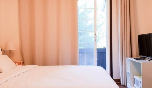 Room (Petit (Couple Room))