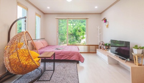 Room (Room 101 (Pool))