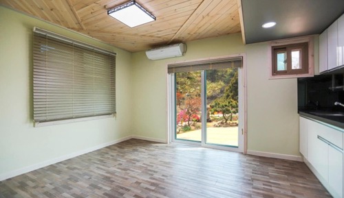 Room (5th Grade Class 1 (1F))