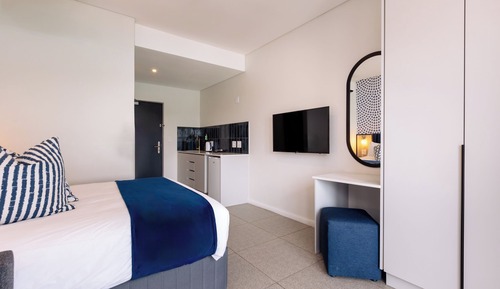Deluxe Room, 1 Queen Bed with Sofa bed, Non Smoking, City View