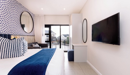 Superior Room, 1 Queen Bed with Sofa bed, Non Smoking, City View