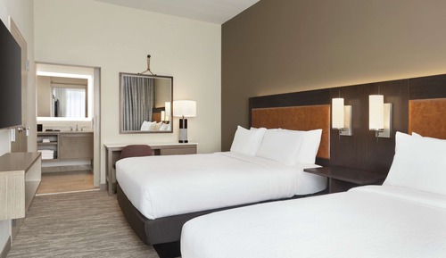 Suite, 2 Queen Beds, Accessible