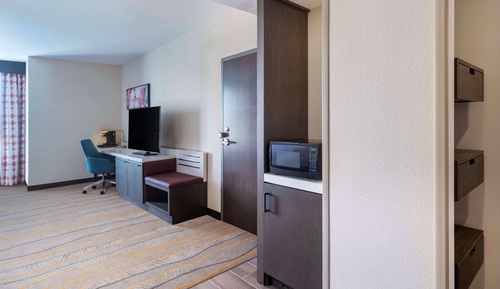 Room, 2 Queen Beds, Accessible, Bathtub