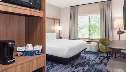 Room, 1 King Bed, Non Smoking (Mobility Accessible, Tub)