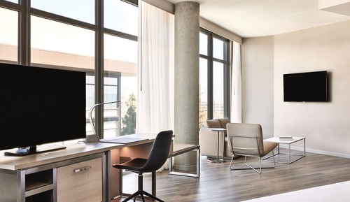 Junior Suite, 1 King Bed, Non Smoking, Mountain View