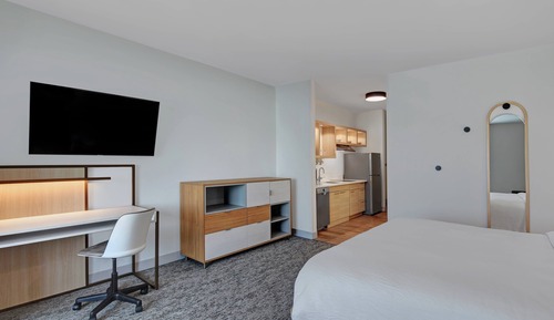 Studio, 1 King Bed with Sofa bed (Mobility/Hearing Accessible, Tub)