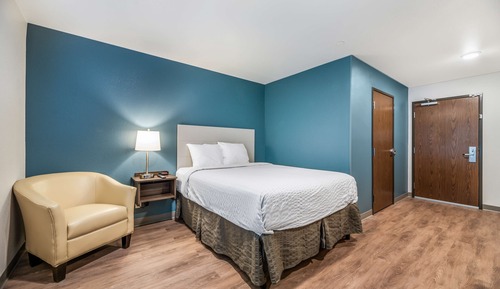 Standard Studio, 1 Queen Bed, Non Smoking, Refrigerator & Microwave