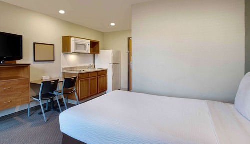 Suite, 1 Queen Bed, Accessible, Non Smoking (Roll-In Shower)
