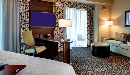Room, 1 King Bed, Non Smoking, Corner