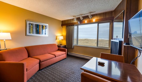 Single Queen Ocean View Suite