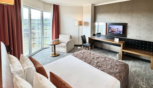 Family Room, Multiple Beds, Non Smoking (Valley Partial Sea View)