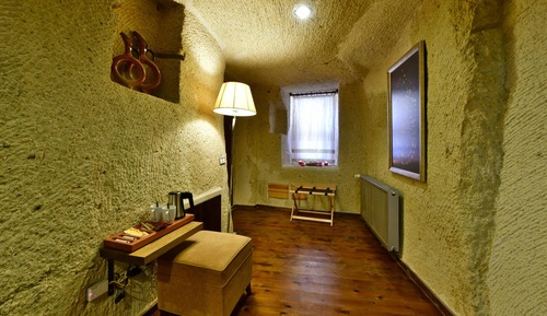 Superior Room (Cave)