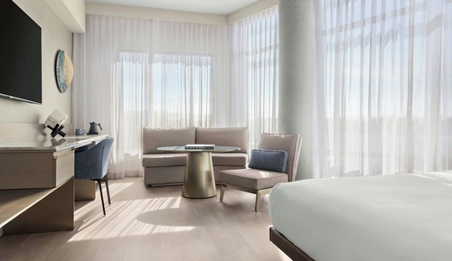 Room, 1 King Bed, Corner