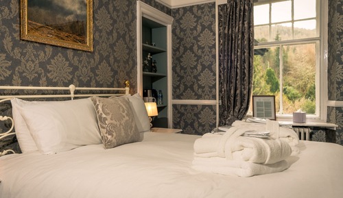 Standard Double Room, Ensuite (Forest View)