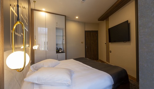 Executive Suite, Terrace, Garden View