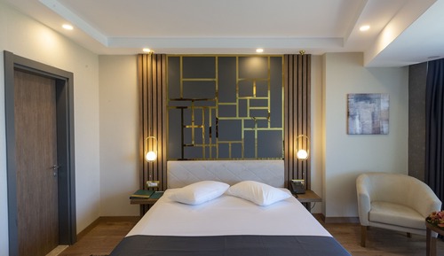 Deluxe Suite, Lake View