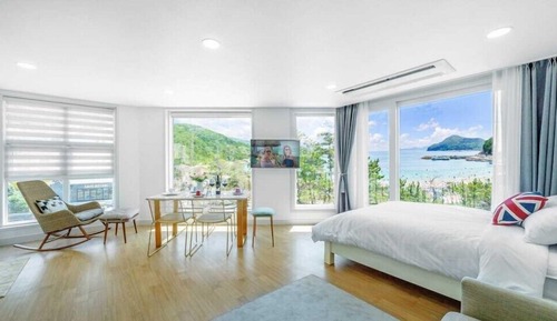 Room (302 (Ocean View))