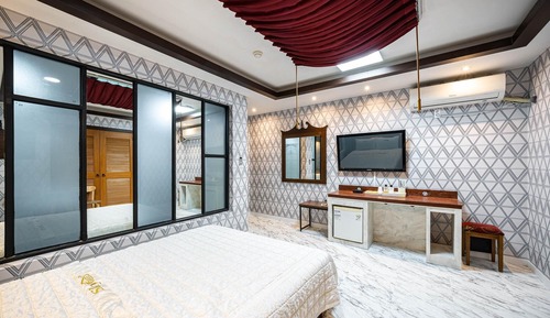 Room (Room with a view of the sky (Netflix )