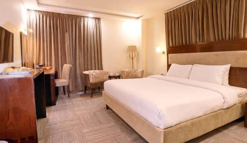  Deluxe King with View