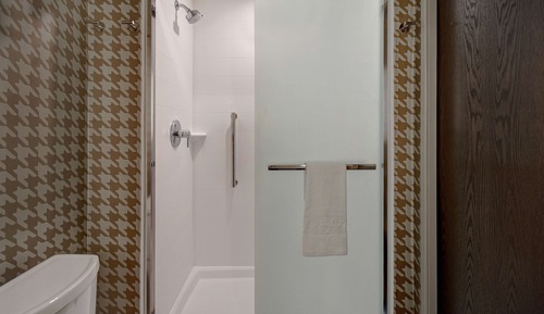 Studio, 1 King Bed, Accessible, Bathtub