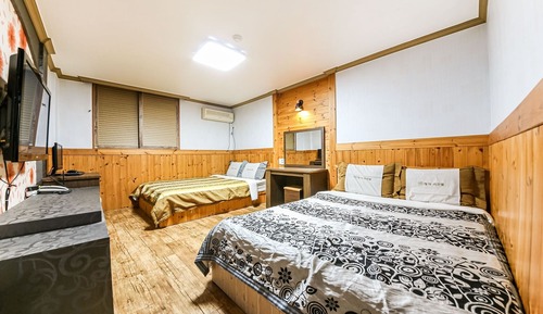 Room (Deluxe Family Room)