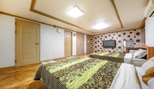 Room (30 pyeong two room (ondol + 2bed))